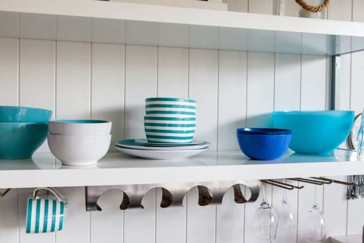 Coastal kitchen elements - blue hues