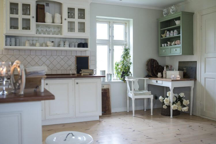 Kitchen with neutral colour scheme